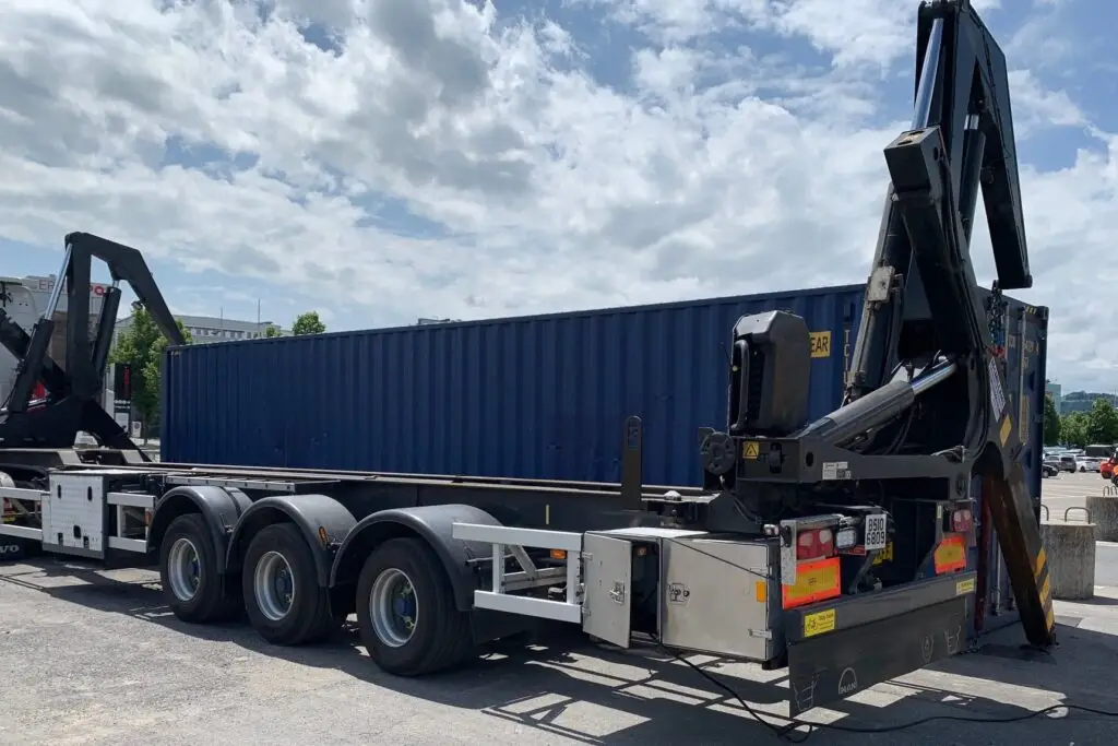 Sidelifter delivery with Cubus Containers
